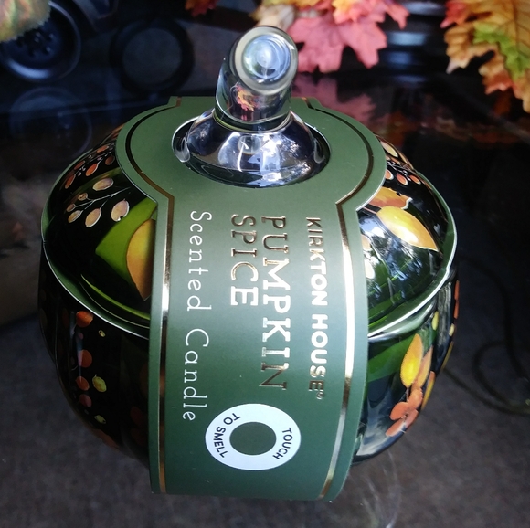 Elegant Pumpkin Spice Candle - Picture 2 of 4